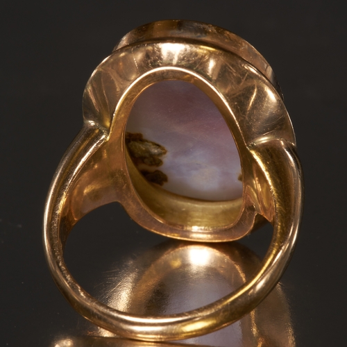 90 - ANTIQUE HARDSTONE CAMEO RING,
High carat gold.
Fine carved hardstone cameo with a side profile buste... 