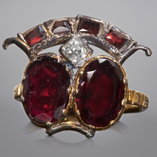 109 - 18th CENTURY GEORGIAN GARNET DOUBLE HEART RING
In high carat gold. 
Size G.
2.8 grams.
Lovely condit... 
