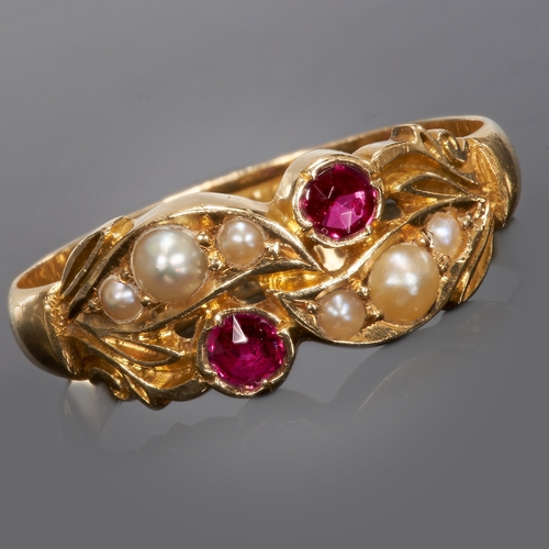 159 - ANTIQUE RUBY AND PEARL RING.
18ct gold.
Set with rubies and pearls.
Size: L 1/2
2.5 grams.
