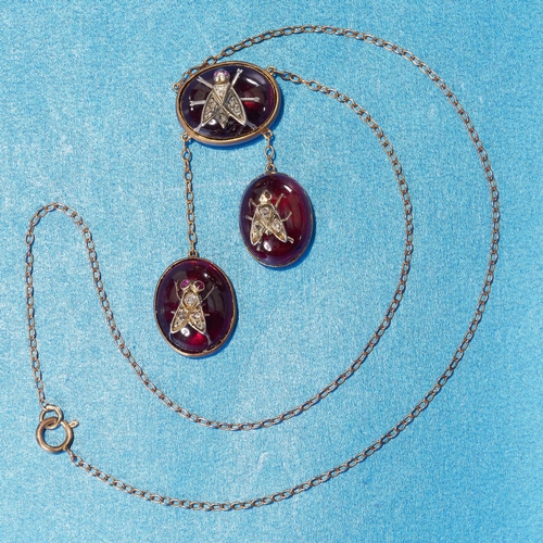 180 - ANTIQUE GARNET AND DIAMOND FLY DROP NECKLACE,
High carat gold.
The cabochon cut garnets set with a r... 