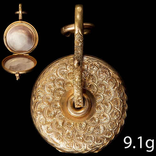 74 - RARE ANTIQUE VICTORIAN ROUND LOCKET PENDANT, 
High carat gold. 
L. 4 cm. 
9.1 grams.