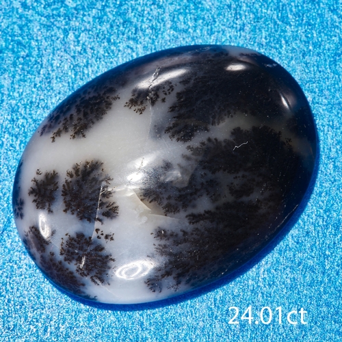 163 - LOOSE CUT DENDRETIC AGATE,
approx. 24.01 ct.
27.1 x 20.5 x 7.8 mm.