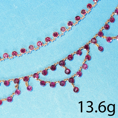 101 - ANTIQUE GARNET GOLD NECKLACE,
13.6 grams.
All links and the garland drops with a vibrant foiled back... 