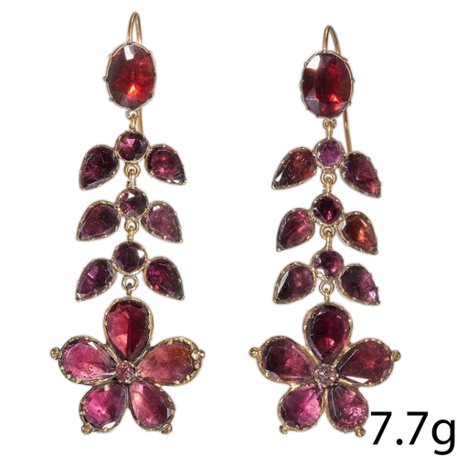 184 - PAIR OF ANTIQUE GARNET DROP EARRINGS,
High carat gold.
Vibrant foiled back garnets.
L. 5.1 cm.
7.7 g... 