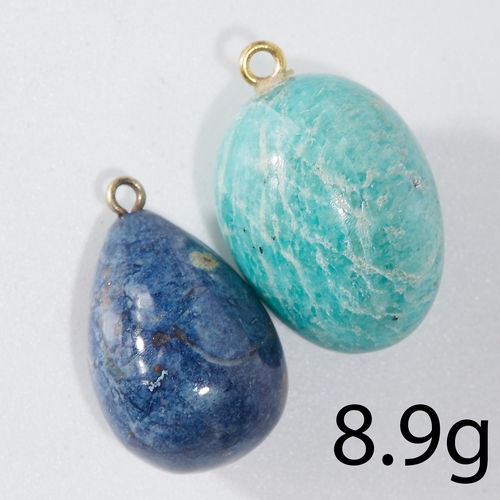 189 - 2 CARVED HARDSTONE EGG CHARMS. 
L. 2.1 - 2 cm. 
8.9 grams.