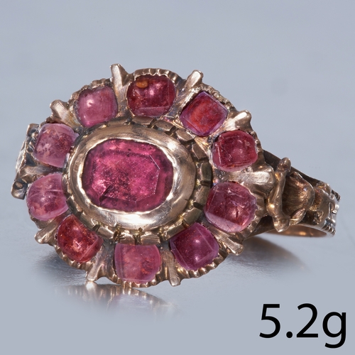 211 - ANTIQUE GEORGIAN FOILED BACK GARNET GOLD RING.
Size: P
5.2 gram.
Lovely wearable ring, in good condi... 