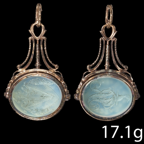 18 - ANTIQUE SWIVEL FOB SEAL,
17.1 grams.
One side of the intaglio with a carved family crest.
The other ... 