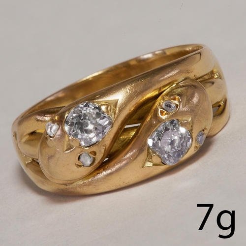 7 - DIAMOND DOUBLE SNAKE RING,
5.5 grams, 18 ct. gold.
Diamonds bright and lively.
Size L.