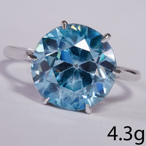 61 - LARGE BLUE ZIRCON SOLITAIRE RING,
4.3 grams, testing 14 ct. gold.
Vibrant blue zircon of approx. 8.3... 