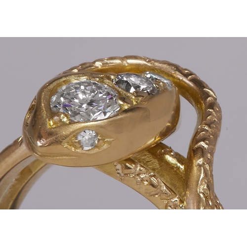 107 - DIAMOND SNAKE RING,
6.3 grams, 18 ct. gold.
Diamonds bright and lively.
Size M.