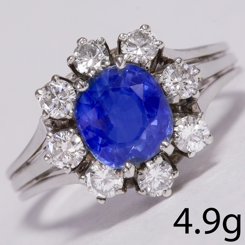 5 - SAPPHIRE AND DIAMOND CLUSTER RING,
4.9 grams, 18 ct. gold.
Vibrant sapphire of approx. 1.60 ct.
Size... 