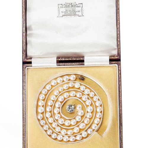 1 - MAGNIFICENT CERTIFICATED NATURAL SALTWATER PEARL NECKLACE WITH A DIAMOND CLASP. 
19.4 grams.
Graduat... 