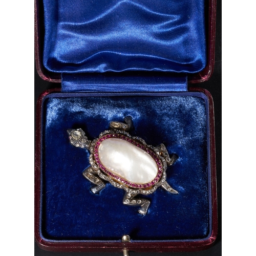 145 - MAGNIFICENT ANTIQUE CERTIFICATED PEARL DIAMOND AND RUBY TURTLE BROOCH,
33 grams.
The body of a large... 