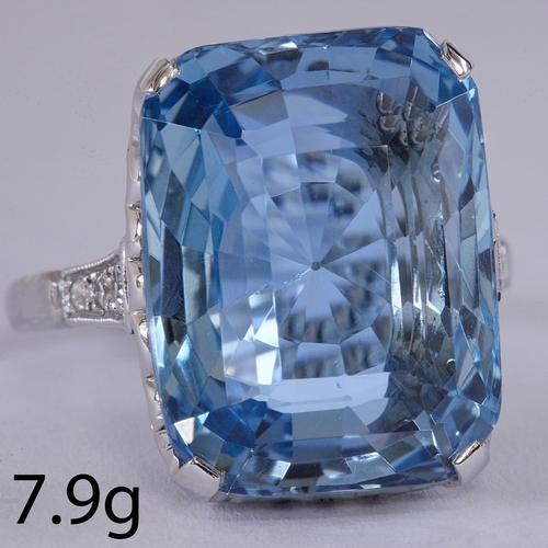 164 - FINE AQUAMARINE AND DIAMOND RING,
7,9 grams, 18 ct. gold.
Vibrant aquamarine of approx. 16.50 ct.
Di... 