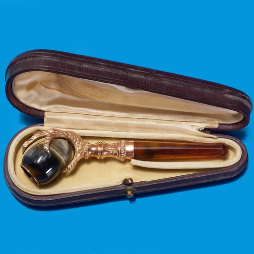 191 - RARE AMBER GOLD AND LABRADORITE OPIUM PIPE,
12.8 grams, 15 ct. gold.
The gold in the shape of an bir... 