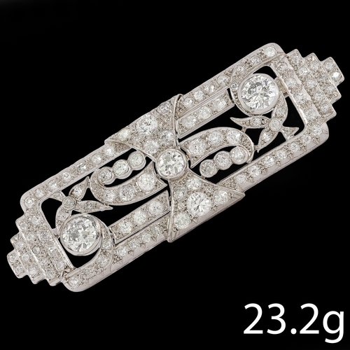 206 - IMPORTANT ART-DECO DIAMOND BROOCH, 
23.2 grams, Platinum.
Diamonds est. 6.60 ct. with 2 diamond 1.10... 