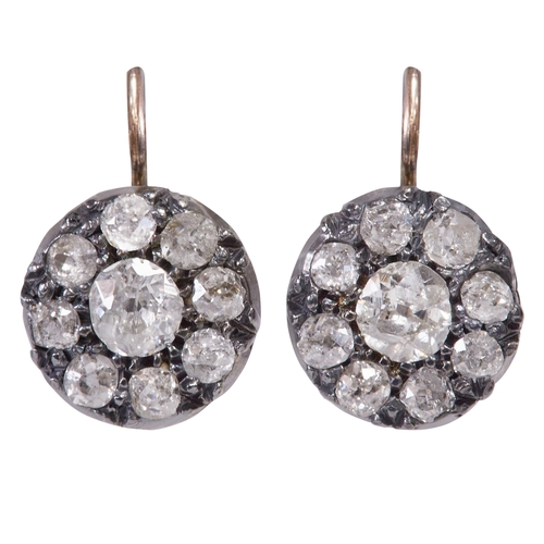217 - PAIR OF ANTIQUE DIAMOND CLUSTER EARRINGS,  
2 grams.
Diamonds bright and lively
Diam. 1 cm. 
Lovely ... 