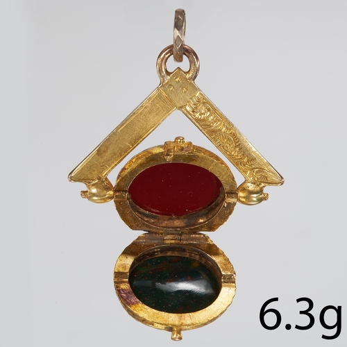 224 - UNUSUAL MASONIC SWIVEL FOB GOLD PENDANT,
6.3 grams.
The swivel part can open.
One side with bloodsto... 