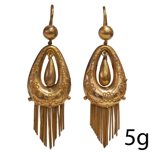 233 - PAIR OF VICTORIAN DROP EARRINGS,
5 grams, high cart gold.
Fine wirework design.
L. 4.8 cm.