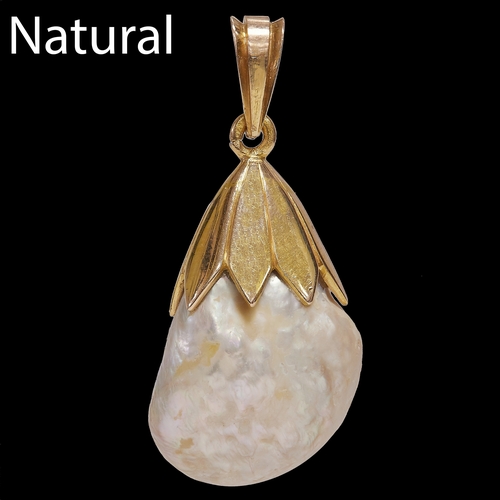 216 - LARGE NATURAL PEARL PENDANT,
6.2 grams, High carat gold.
Large pearl of approx. 15.5 x 15 x 9.3 mm. ... 