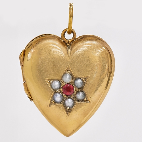 238 - ANTIQUE RUBY AND PEARL HEART GOLD LOCKET PENDANT,
L. 2.3 cm.