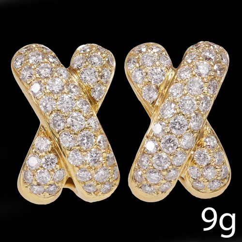 215 - VINTAGE DIAMOND EARRINGS 
9 grams, high carat gold.
Diamonds bright and lively, est. 1.40 ct.
L 1.4 ... 