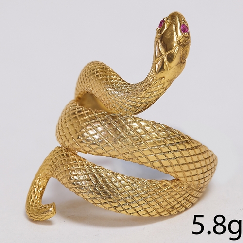 184 - GOLD SNAKE RING.
Testing gold.
Size: Q
5.8 grams