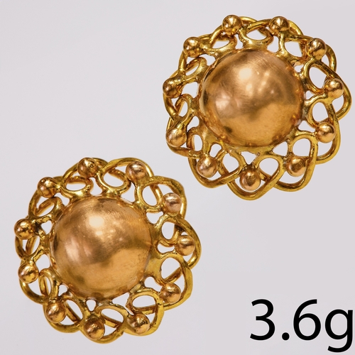219 - PAIR OF GOLD STUD EARRINGS,
3.6 grams, testing gold.
Diam. 1.6 cm.
