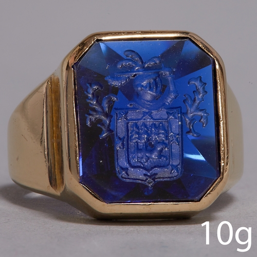 180 - A CARVED BLUE STONE INTAGLIO RING.
10 grams, high carat gold
Size: L
Fine ring, in good condition.
P... 