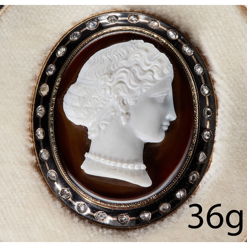 201 - FINE ANTIQUE DIAMOND, ONYX AND AGATE CAMEO BROOCH. 
36 grams, high carat gold.
Fine carved Hardstone... 