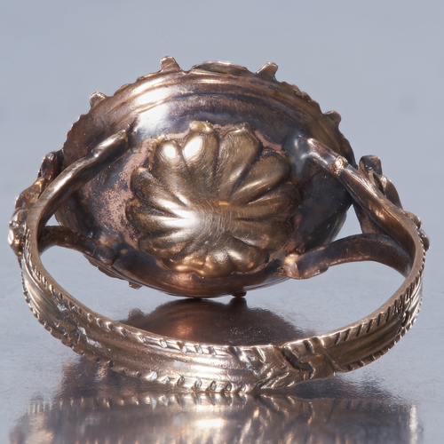 67 - GEORGIAN FOILED BACK GARNET GOLD RING.
5.2 grams.
Possibly Spain or Portugal?
Vibrant garnets.
Size:... 