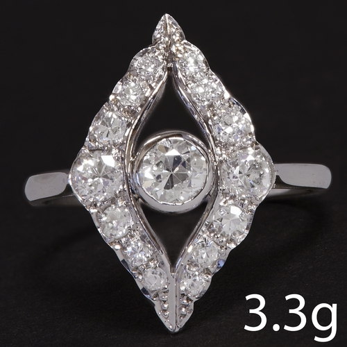77 - DIAMOND RING,
3.3 grams, high carat gold.
Diamonds bright and lively.
L. head 19.6 mm.
Size M 1/2.