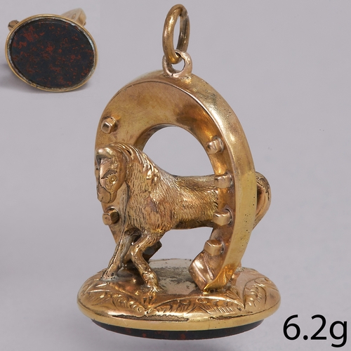 80 - ANTIQUE HORSE AND HORSE SHOE GOLD SEAL PENDANT,
6.2 grams.
Realistic modelled horse, under a large h... 