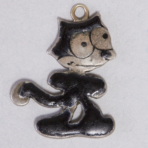 82 - RARE VINTAGE FELIX THE CAT ENAMEL CHARM, 
L. 1.9 cm. 
1.6 grams.