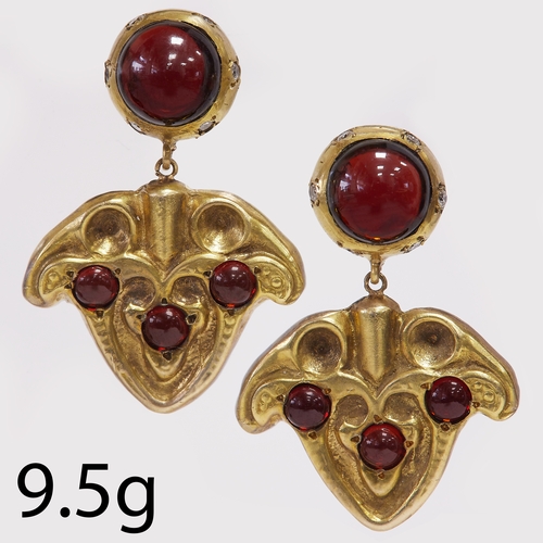 125 - PAIR OF ANTIQUE EGYPTIAN REVIVAL GARNET AND DIAMOND DROP EARRINGS
9.5 grams, High carat gold.
Fine r... 