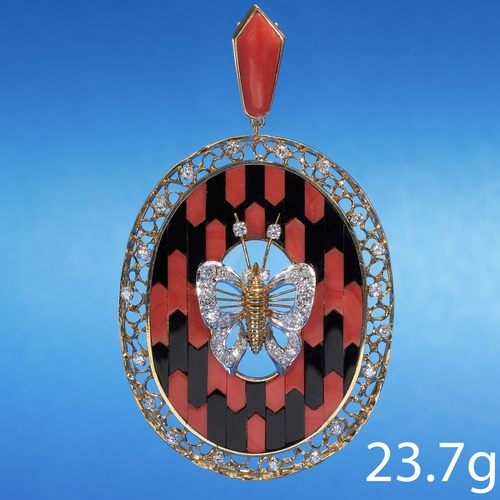 165 - FINE CORAL ONYX AND DIAMOND PENDANT,
23.7 grams, testing as 18 ct. gold.
The center with a diamond s... 