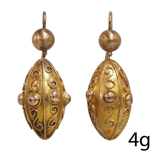 28 - VICTORIAN PAIR OF DROP EARRINGS,
High carat gold.
Fine wire work design.
L. 3 cm.
4 grams.