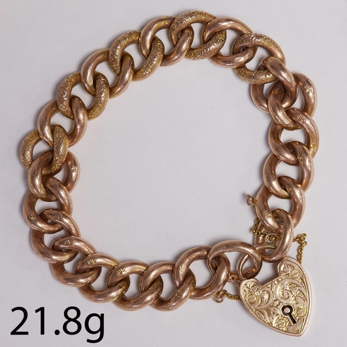 73 - ANTIQUE GOLD BRACELET WITH GOLD PADLOCK HEART CLASP,
21.8 grams.
Fine part textured design links.
L.... 