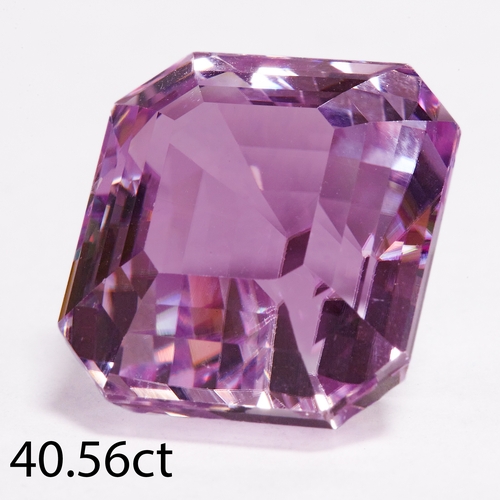 192 - FANCY CUT LOOSE KUNZITE, 40.50 CT.
Rich and vibrant colour.
Approx. 19.8 x 18 x 14.1 mm.