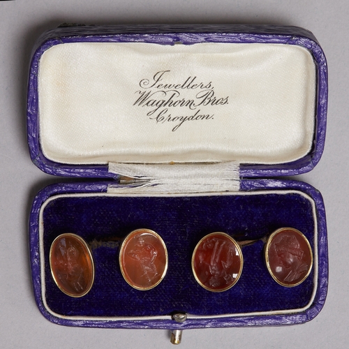 5 - FINE PAIR OF CARNELIAN INTAGLIO CUFFLINKS,
9.1 grams, high carat gold.
The fine carved intaglio's.
L... 