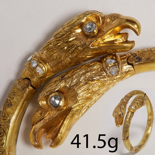 216 - FINE AND DETAILED DOUBLE EAGLE HEAD AND DIAMOND SPRUNG BANGLE,
41,5 grams, 18 ct. gold.
Detailed rel... 