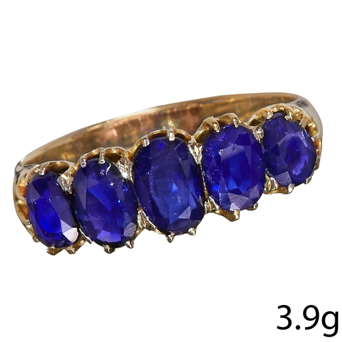 23 - 5-STONE SAPPHIRE RING,
3.9 grams, High carat gold.
Blue sapphires totalling approx. 3.40 ct.
Size P ... 