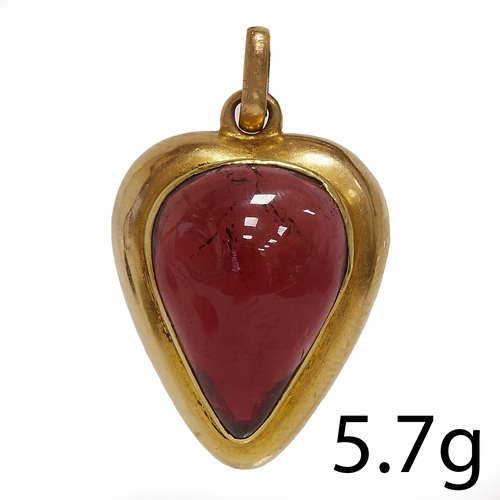 25 - RARE VICTORIAN GARNET HEART PENDANT,
5.7 grams, 18 ct. gold.
Heart cabochon cut garnet.
Locket back.... 