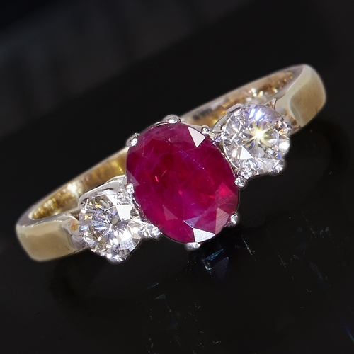 4 - RUBY AND DIAMOND 3-STONE GOLD RING,
3.1 grams
Vibrant ruby of approx. 1.15 ct.
Diamonds bright and l... 