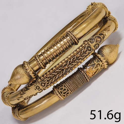 17 - ANTIQUE ETRUSCAN REVIVAL 3-COIL BANGLE,
51.6 grams, high carat gold.
The bangle with fine wirework d... 