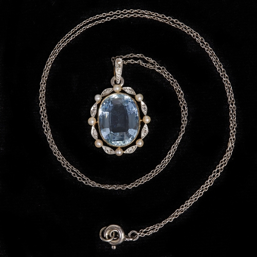 19 - BELLE EPOQUE AQUAMARINE DIAMOND AND PEARL PENDANT WITH CHAIN NECKLACE,
3.9 grams, High carat gold.
V... 