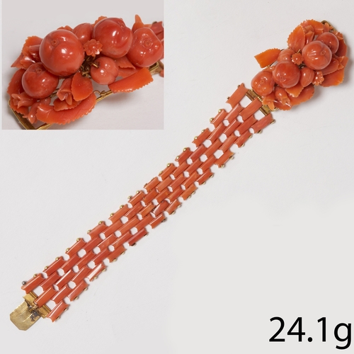 196 - FINE CARVED GEORGIAN CORAL BRACELET,
24.1 grams.
The clasp with fine 3 dimensions floral carving.
L.... 