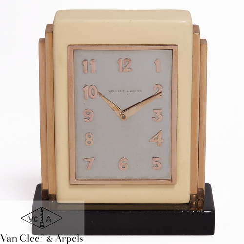 49 - VAN CLEEF & ARPELS, FINE ART-DECO GOLD AND ENAMEL DESK TRAVEL CLOCK,
168.3 grams.
The clock of Art-d... 