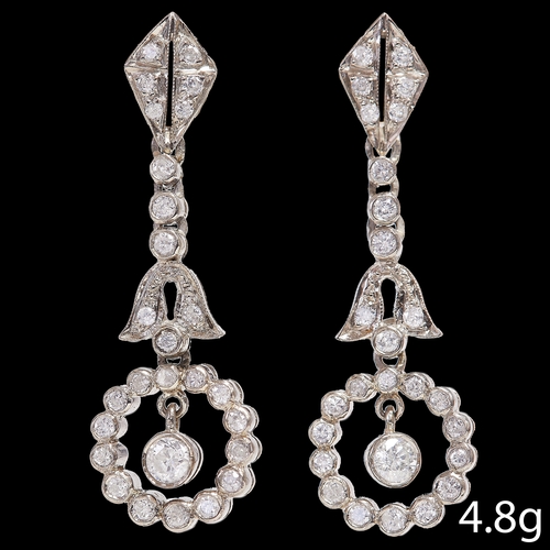 65 - DIAMOND DROP EARRINGS,
4.8 grams. High carat gold.
Diamonds bright and lively.
L. 3.2 cm.
Fitted cas... 