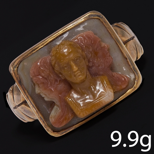 9 - PRESUMABLY ROMAN, HIGHLY UNUSUAL AND EXCEPTIONAL CAMEO TRIPLE PORTRAIT RING,
9.9 grams, testing 18 c... 